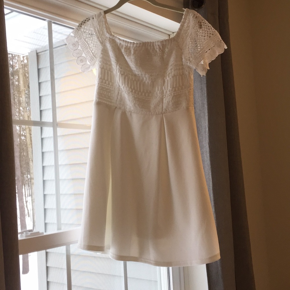 Beautiful White Dress with Lace! 👰🏼💍
